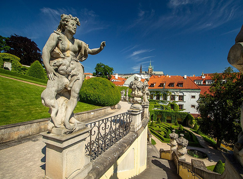 Cestičkami pražských parků a zahrad